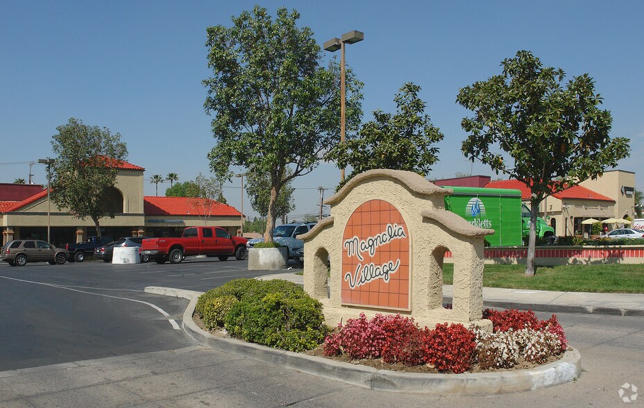 10901-10995 Magnolia Ave, Riverside, CA à louer - Photo du bâtiment - Image 2 de 3