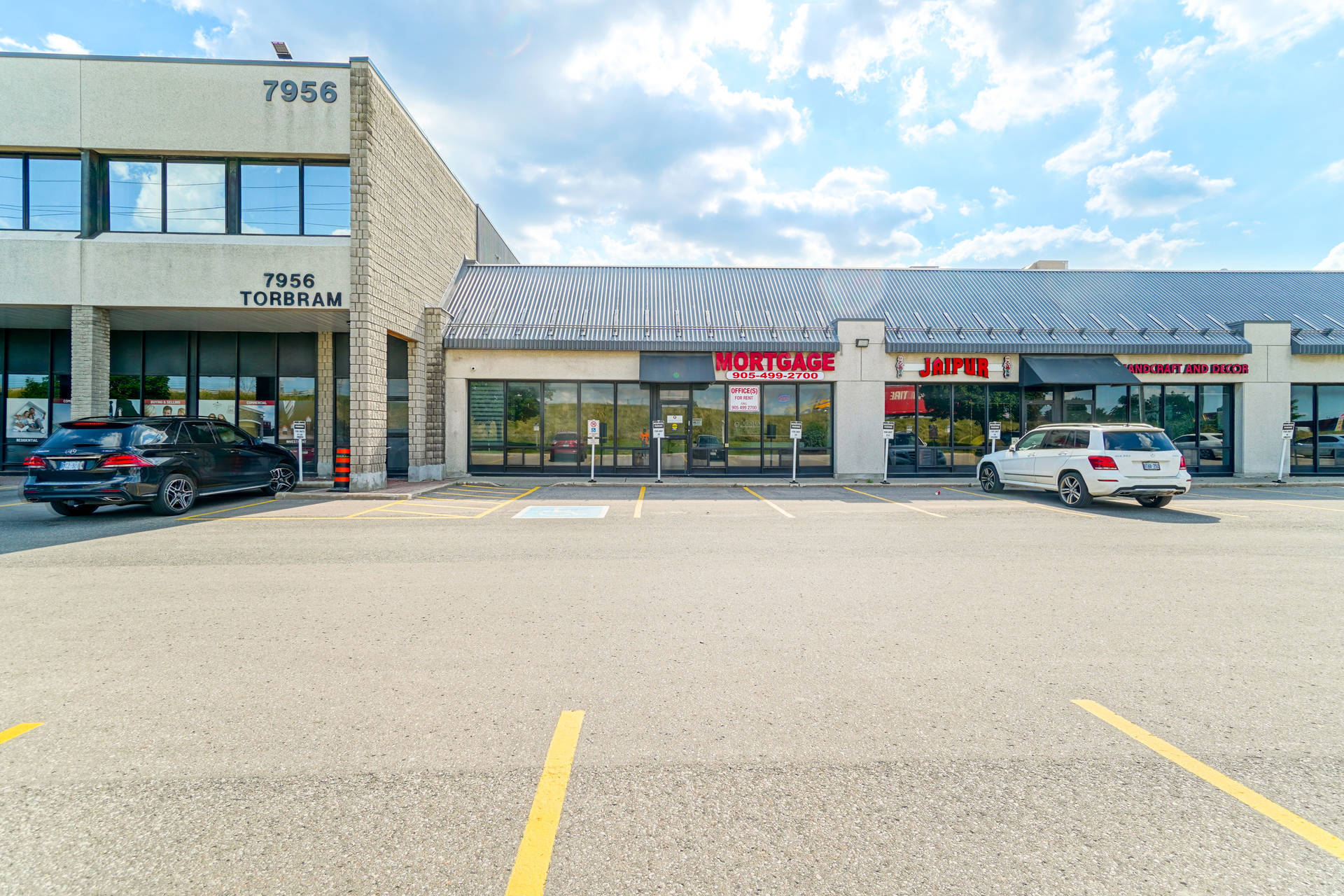 7956 Torbram Rd, Brampton, ON à louer Photo du bâtiment- Image 1 de 32