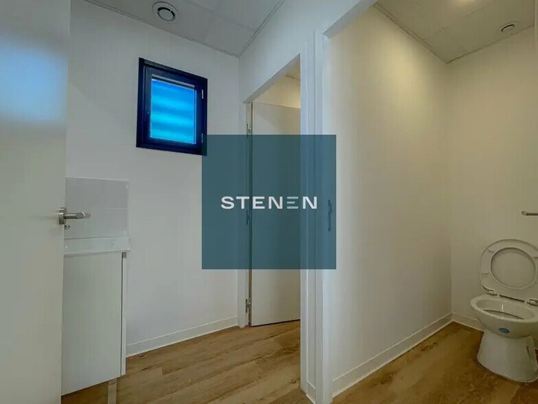 302 Rue de la gare, Venelles for lease - Interior Photo - Image 3 of 7