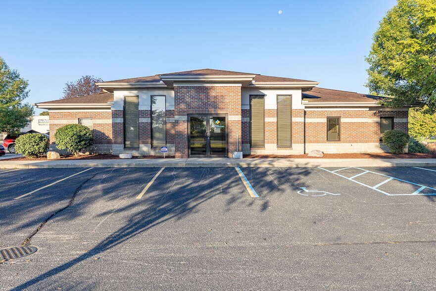 631 County Road 17, Elkhart, IN à louer - Photo du bâtiment - Image 2 de 30