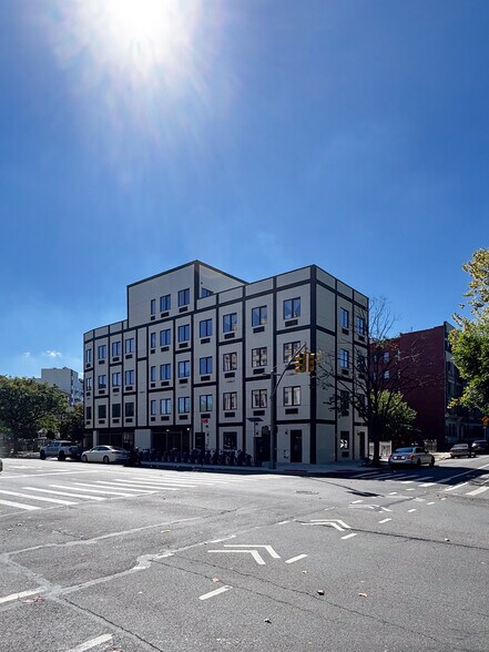 1567 Wilkins ave, Bronx, NY à louer - Photo du bâtiment - Image 2 de 3