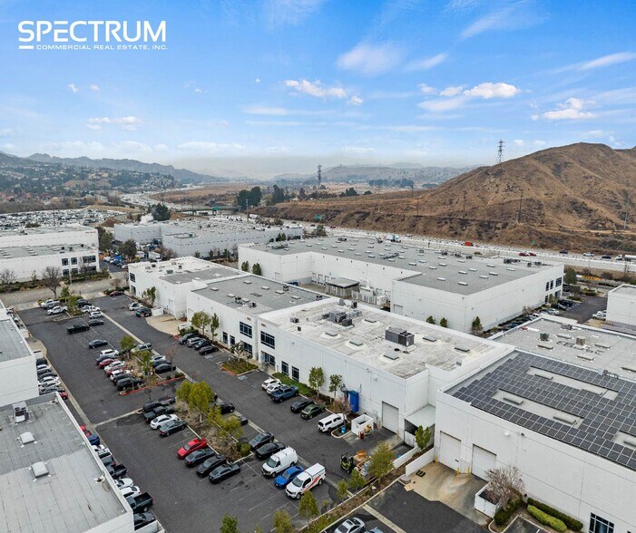 29018 N Hancock Pky, Valencia, CA à louer - Photo du bâtiment - Image 2 de 11