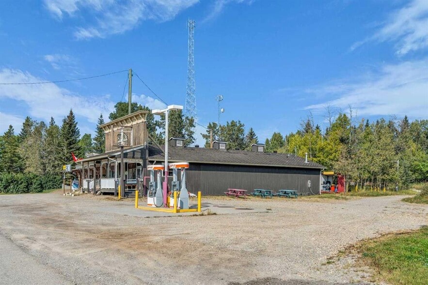 5204 AB-579, Water Valley, AB for sale - Building Photo - Image 2 of 5