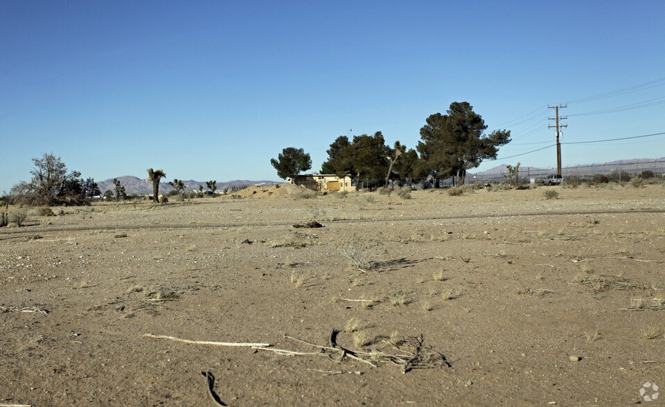 9989 E Ave, Hesperia, CA à vendre - Photo du bâtiment - Image 2 de 3