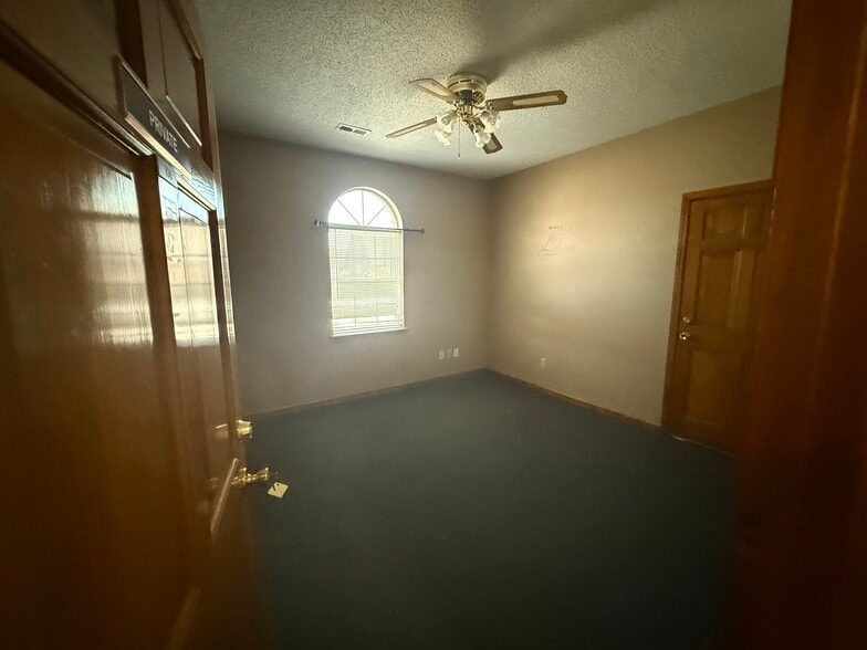 121 E Broadway Blvd, Sedalia, MO à louer - Photo intérieure - Image 3 de 5