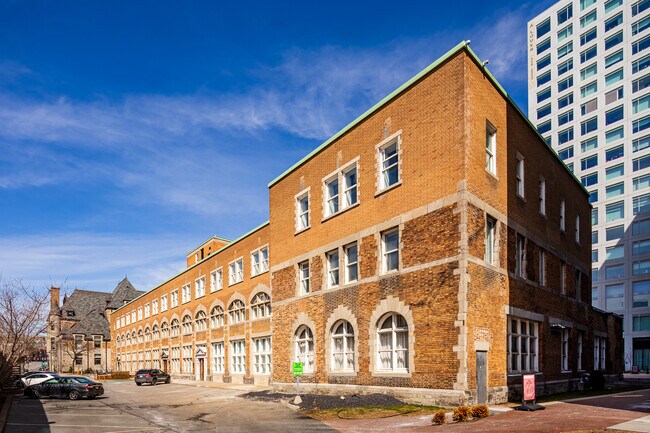 Plus de détails pour 755 Rue Berri, Montréal, QC - Bureau à louer