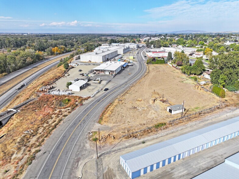 1502 Kagley Way, Zillah, WA à vendre - Photo du bâtiment - Image 3 de 9