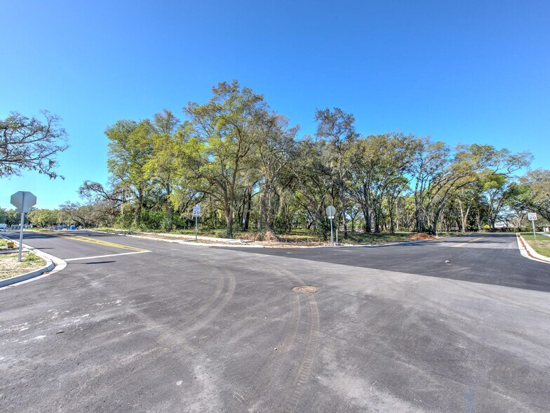 6011 579th Hwy, Seffner, FL à vendre - Photo du bâtiment - Image 2 de 24