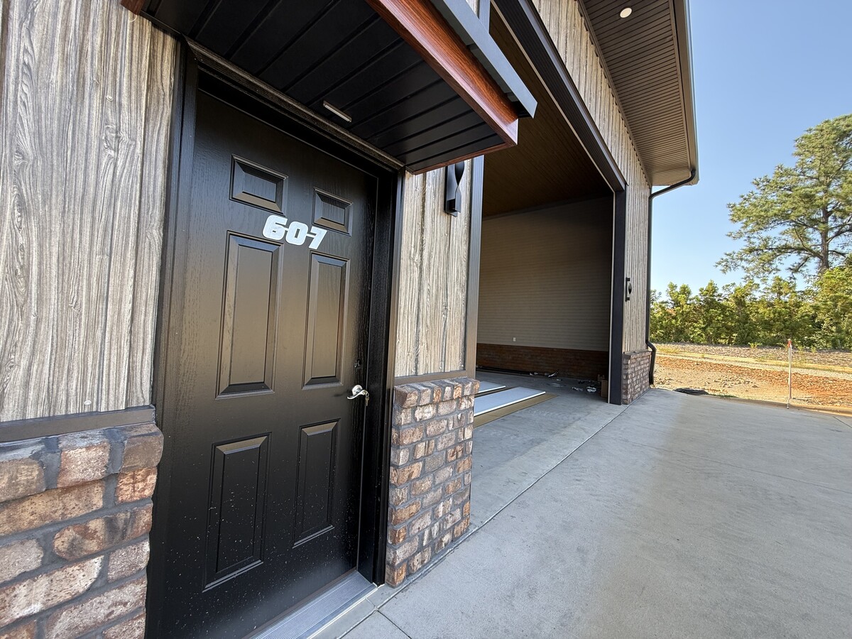 144 McCrary Rd, Mooresville, NC 28117 - Unit 607 - - Interior Photo - Image 1 of 4