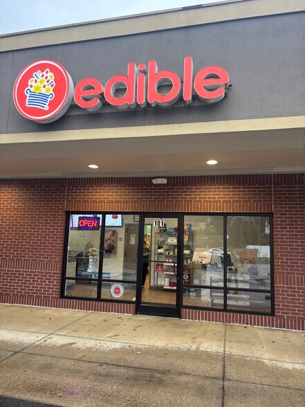 5 Regent Park Blvd, Asheville, NC à louer - Photo du bâtiment - Image 1 de 8