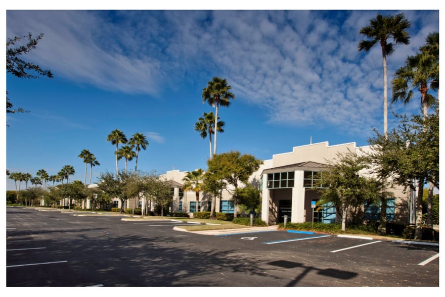 3300 Corporate Ave, Weston, FL for lease - Building Photo - Image 3 of 14