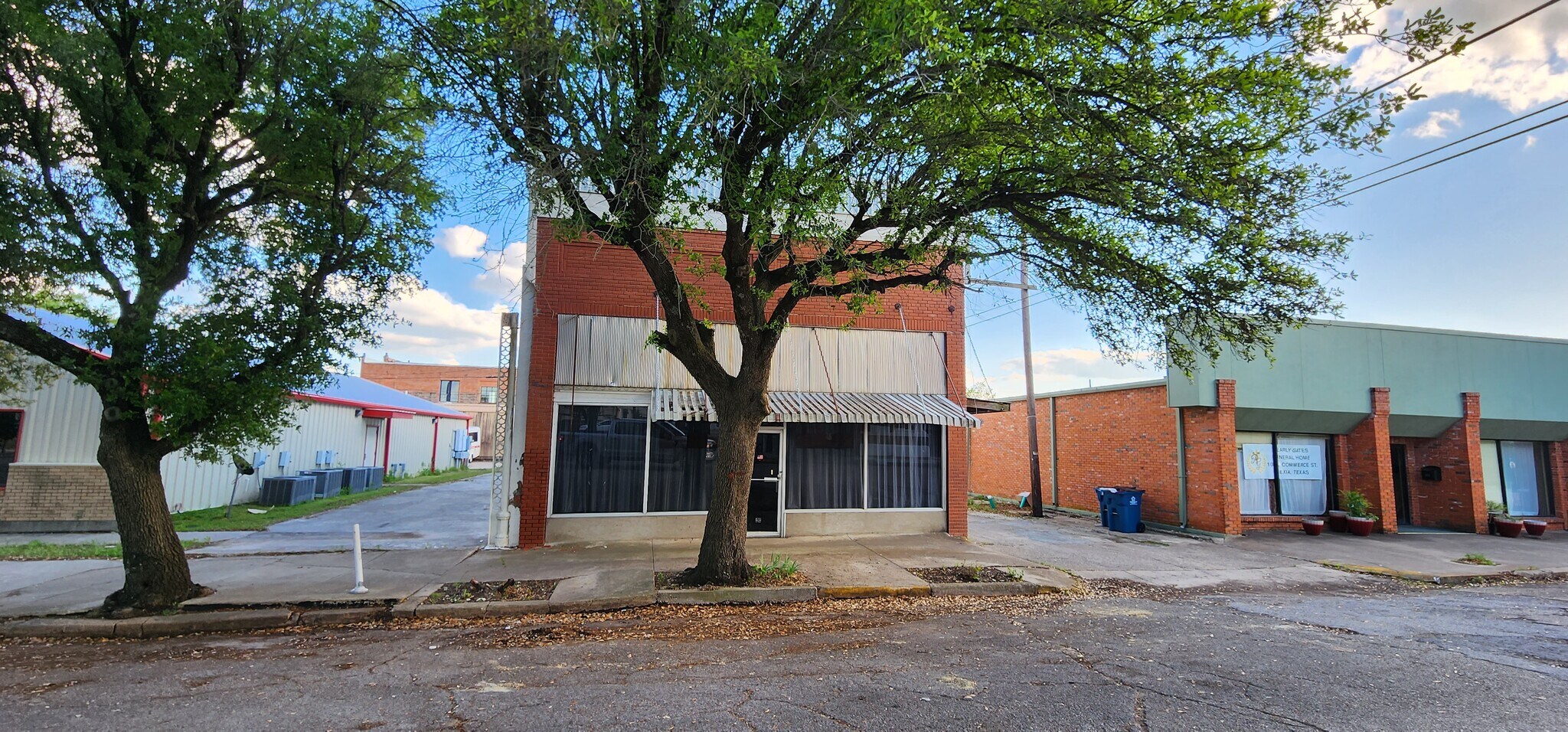 108 E Commerce St, Mexia, TX à vendre Photo principale- Image 1 de 36