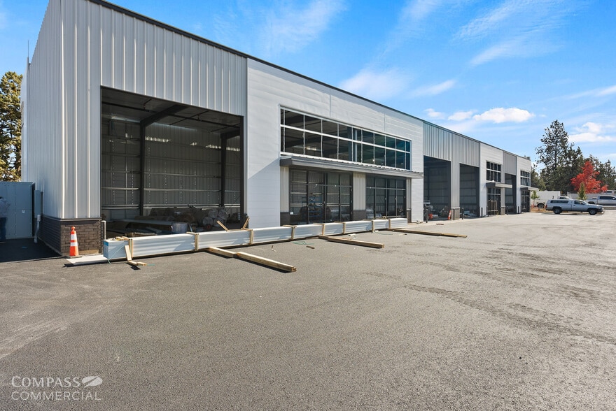 20489 NE Funner Pl, Bend, OR for sale - Building Photo - Image 3 of 9