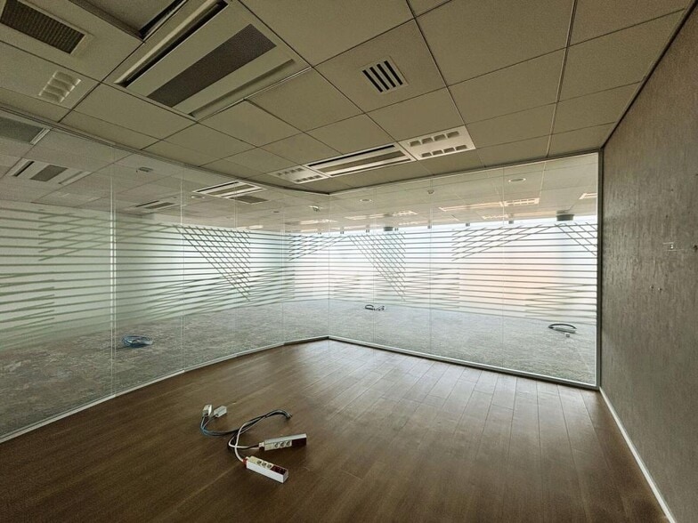 Office in Rungis for lease - Interior Photo - Image 3 of 9