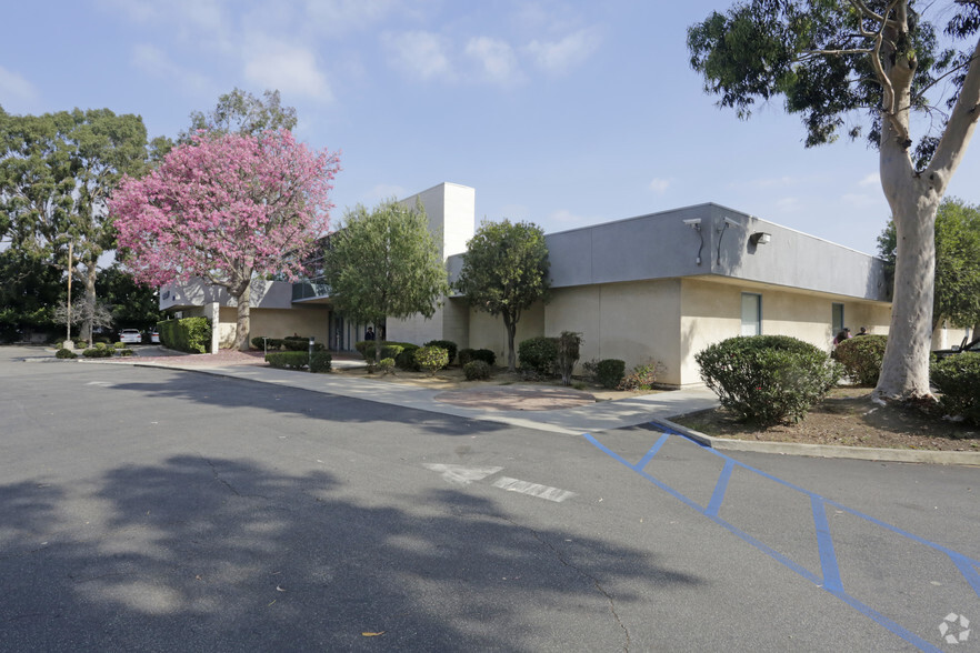 22600 Crenshaw Blvd, Torrance, CA for lease - Primary Photo - Image 1 of 24