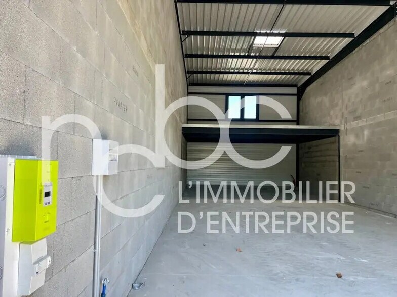 Flex in Saint-Germain-Nuelles for lease - Building Photo - Image 2 of 8