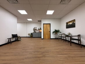 614 S Edmonds Ln, Lewisville, TX for lease Interior Photo- Image 2 of 8