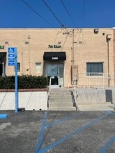 2952-2998 Huntington Dr, San Marino, CA à louer Photo du bâtiment- Image 2 de 11