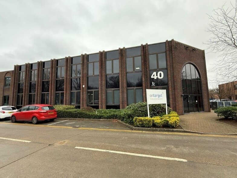 Leatherhead Rd, Chessington for lease - Building Photo - Image 1 of 8