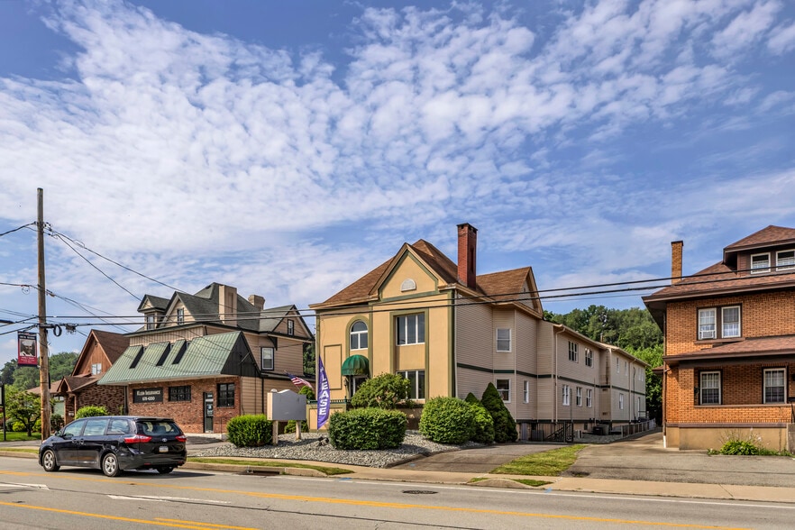 1532 Lincoln Way, White Oak, PA à louer - Photo du bâtiment - Image 3 de 8