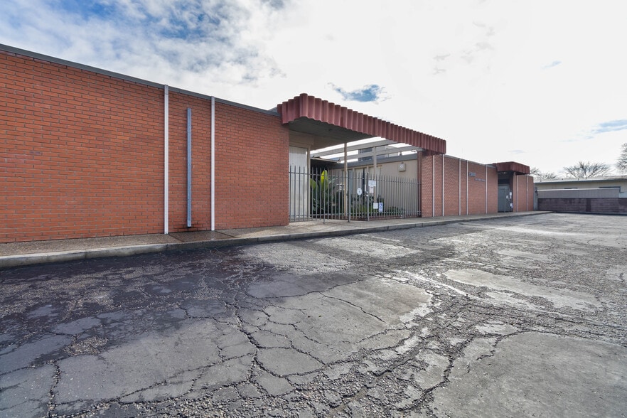 1524 N West Ave, Fresno, CA for sale - Building Photo - Image 2 of 12