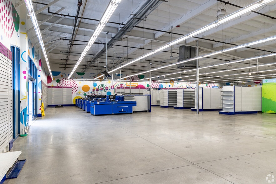 11040 W Pico Blvd, Los Angeles, CA for lease - Building Photo - Image 3 of 11