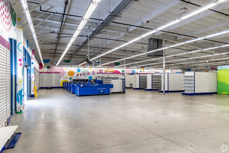 11040 W Pico Blvd, Los Angeles, CA à louer - Photo du bâtiment - Image 3 de 11