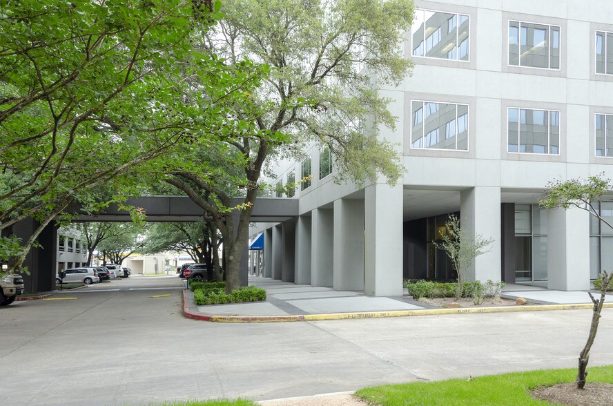 25025 N I-45 Fwy, The Woodlands, TX à louer - Photo du bâtiment - Image 3 de 9