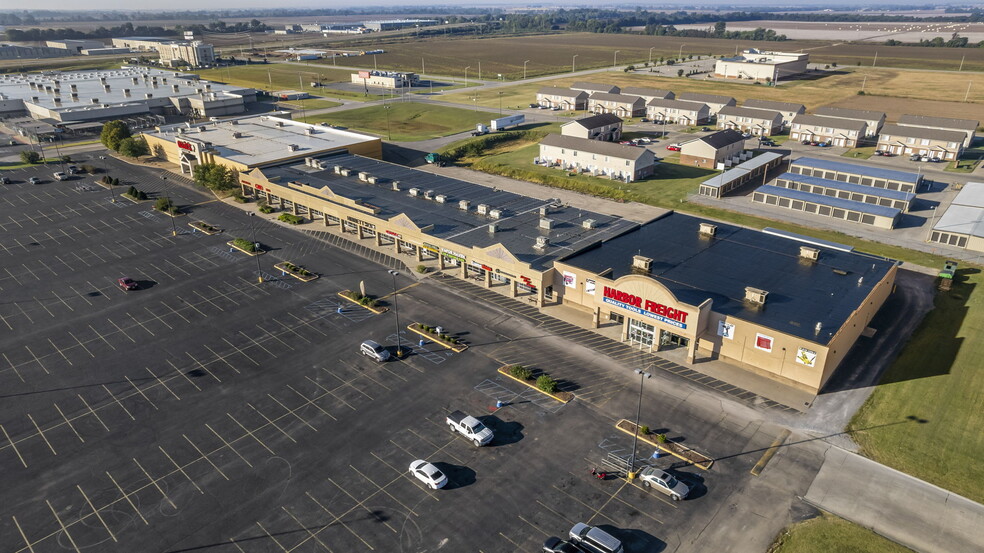 1213 S Main St, Sikeston, MO for lease - Building Photo - Image 1 of 37