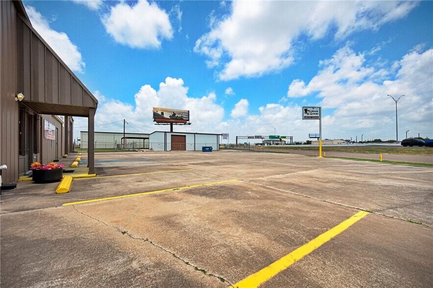 1157 S Padre Island Dr, Corpus Christi, TX à vendre - Photo du bâtiment - Image 3 de 8