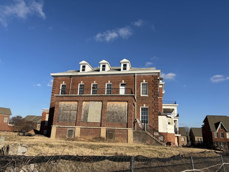 6101 Sligo Mill Rd NE, Washington, DC for sale - Building Photo - Image 3 of 31