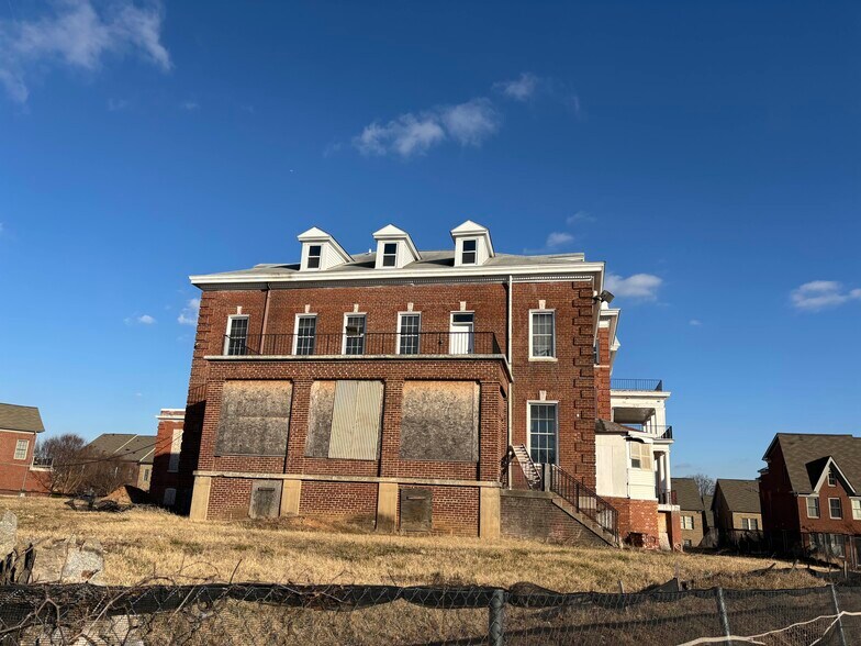 6101 Sligo Mill Rd NE, Washington, DC à vendre - Photo du bâtiment - Image 3 de 31