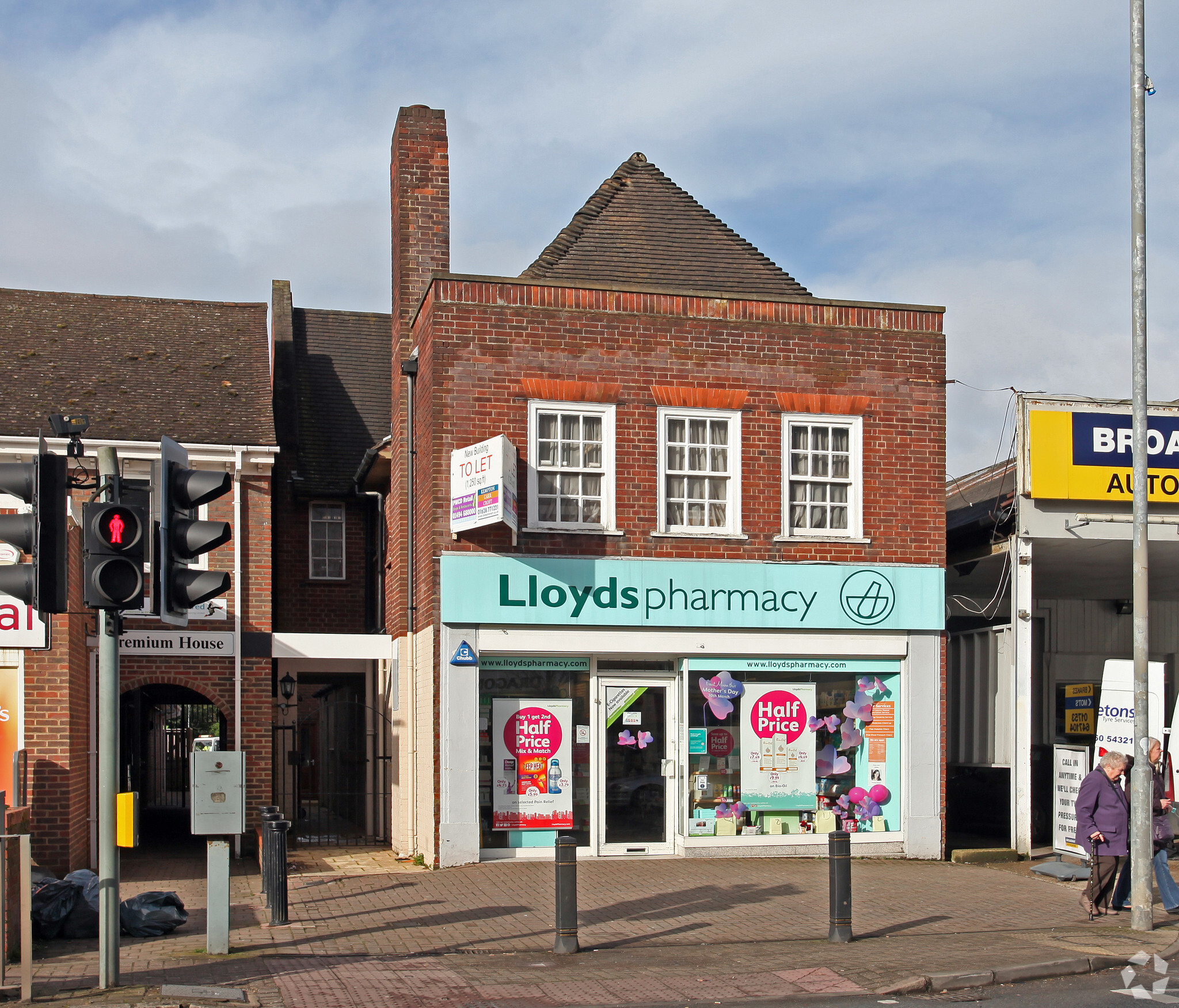 The Broadway, Farnham Common for sale Primary Photo- Image 1 of 1