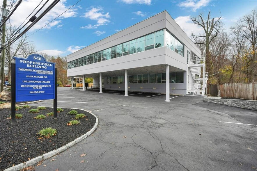 540 N State Rd, Briarcliff Manor Village, NY for lease - Building Photo - Image 2 of 13