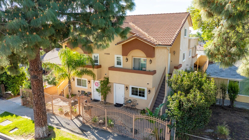 17088 Chatsworth St, Granada Hills, CA for sale - Building Photo - Image 2 of 19