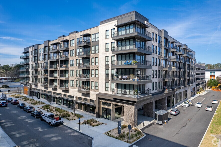 5255 Peachtree Blvd, Chamblee, GA à louer - Photo du bâtiment - Image 2 de 5