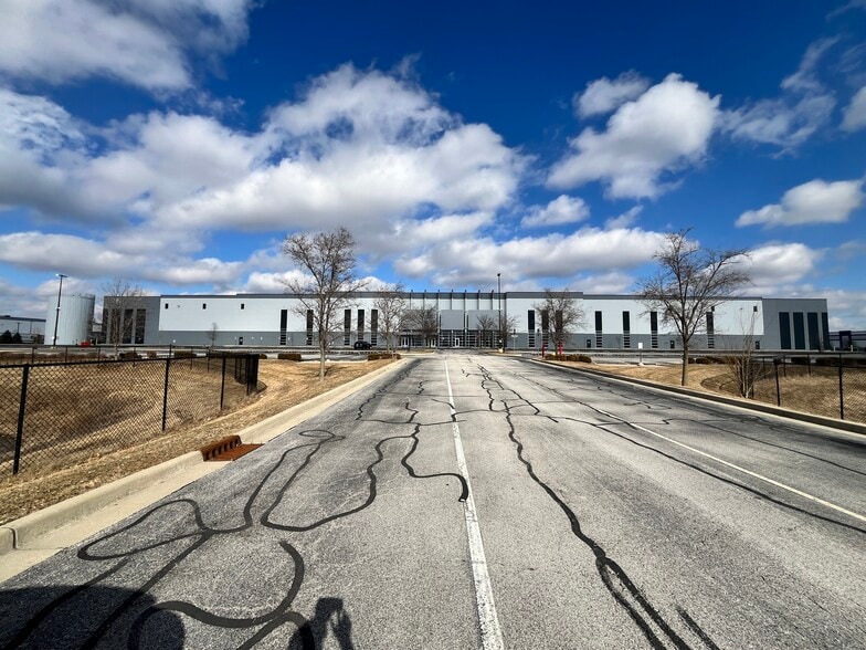 9590 Allpoints Pky, Plainfield, IN for lease - Building Photo - Image 3 of 7