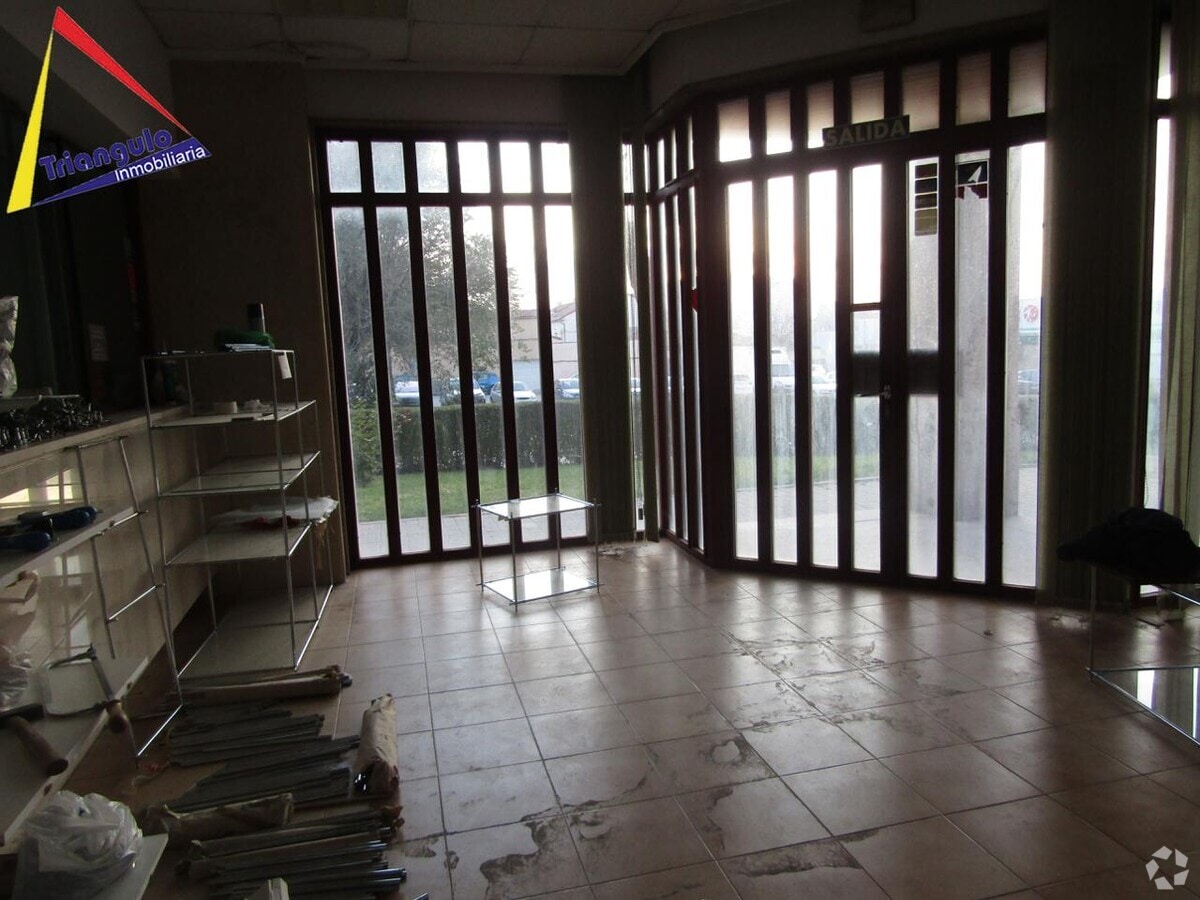 Segovia, SEG 40004 - - - Interior Photo - Image 2 of 10