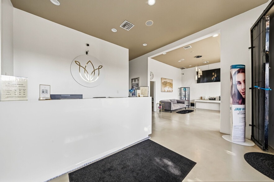 351-353 S Robertson Blvd, Beverly Hills, CA for lease - Building Photo - Image 3 of 29