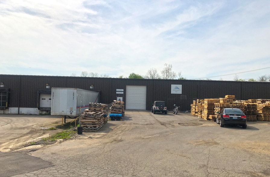 500 Memorial Dr, Nicholasville, KY for lease - Building Photo - Image 3 of 36