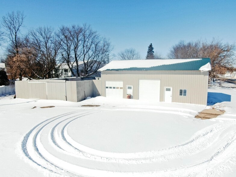 530 Van Dyne Rd, Fond Du Lac, WI à vendre - Photo du bâtiment - Image 2 de 6