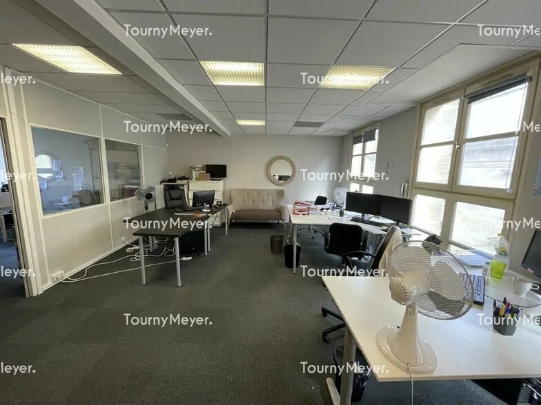 Office in Bordeaux for lease - Interior Photo - Image 2 of 5