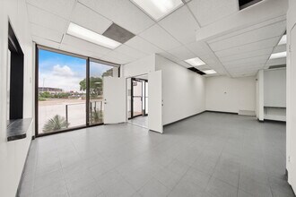 1213 N Interstate 35, Austin, TX for lease Interior Photo- Image 2 of 4