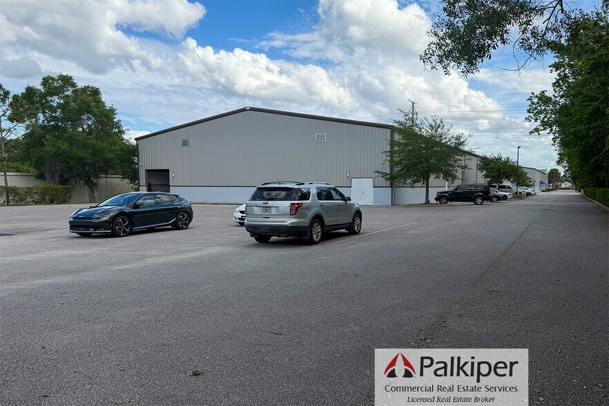 14180 E Colonial Dr, Orlando, FL à louer - Photo du bâtiment - Image 2 de 11