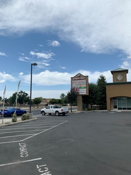 600 N Prospect St, Porterville, CA à louer - Photo du bâtiment - Image 2 de 10