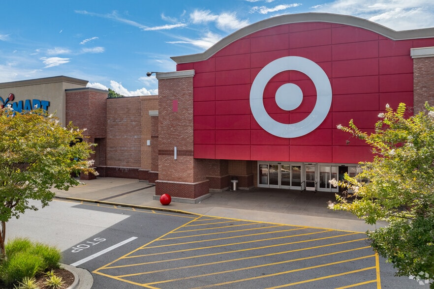 2600-2701 Lawndale Dr, Greensboro, NC for lease - Building Photo - Image 2 of 4