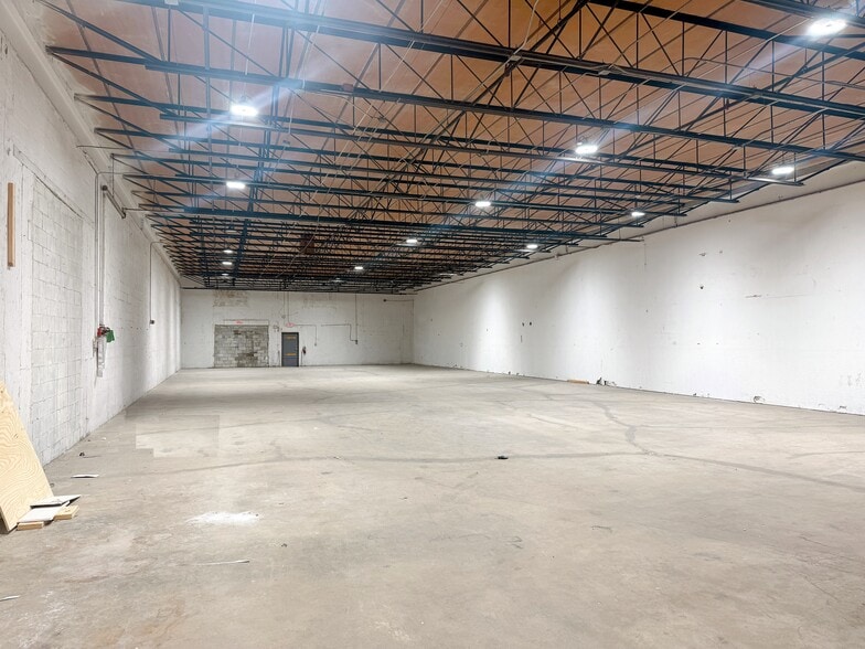 2185 E 10th Ave, Hialeah, FL for lease - Building Photo - Image 2 of 5