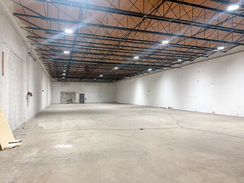 2185 E 10th Ave, Hialeah, FL à louer - Photo du bâtiment - Image 2 de 5