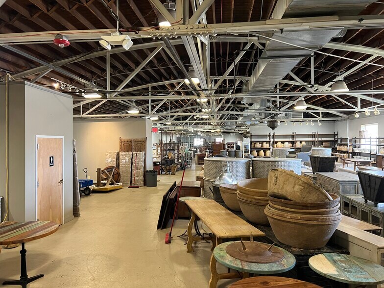 100 N Centennial Dr, High Point, NC à louer - Photo du bâtiment - Image 2 de 8