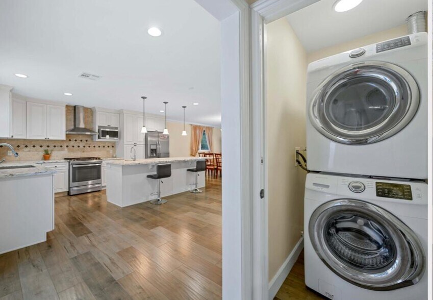 7412 Jamieson Ave, Reseda, CA à vendre - Photo du bâtiment - Image 2 de 22